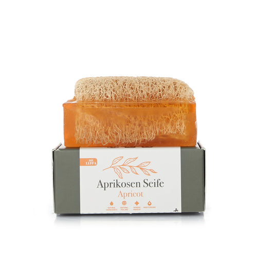 Handgemachte vegane Aprikosen Seife mit Luffa. Peelingseife für ein sanftes Peeling.
