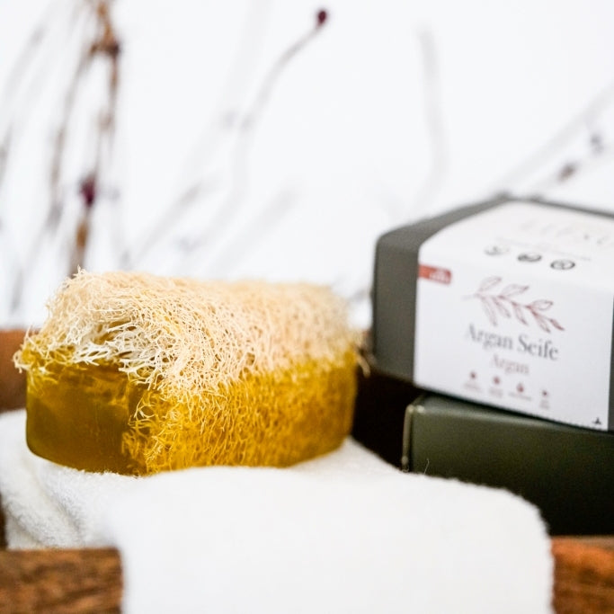 Handgemachte Arganseife mit Luffa mit Arganöl. Seife für die trockene Haut.